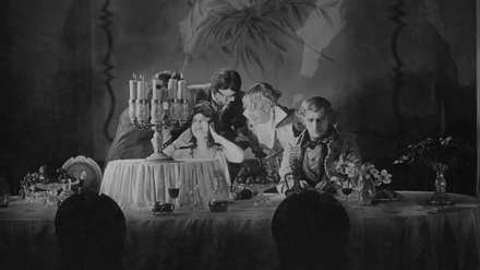 Trügerische Szenen einer Ehe in Arthur Robisons expressionistischem Psychodrama „Schatten“ von 1923.
