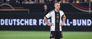 Schon wieder verloren. Deutschlands Joshua Kimmich steht nach 0:2 gegen Kolumbien Spiel auf dem Platz.