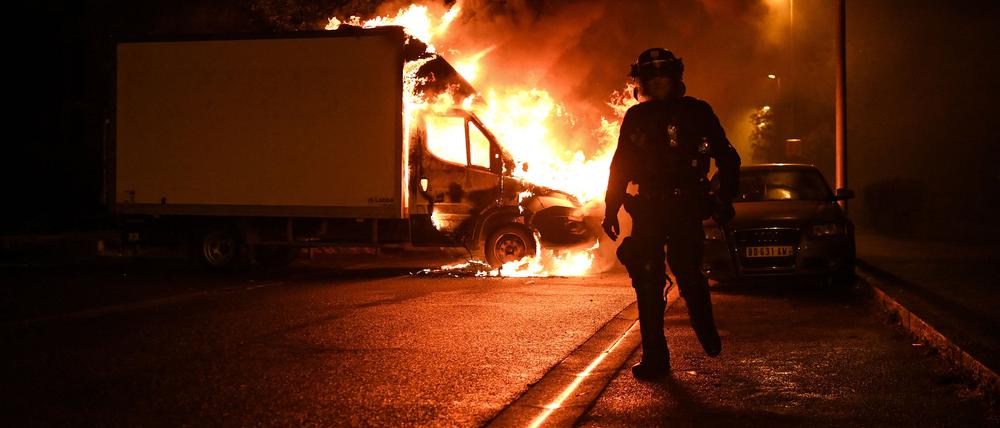 Ein Lastwagen in Nantes wurde bei Ausschreitungen angezündet.