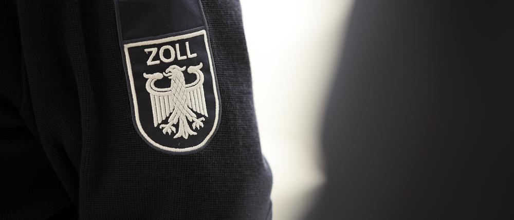 Der Potsdamer Zoll hat in der vergangenen Woche auf der Autobahn 10 drei Straftäter gefasst.