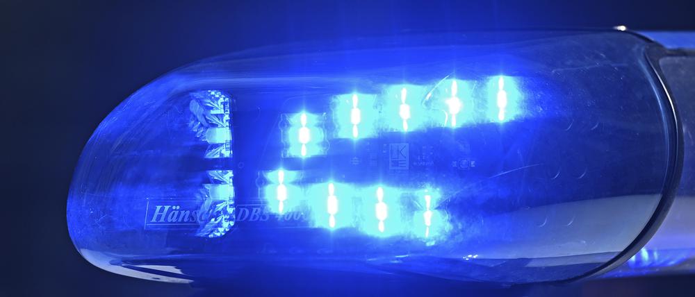 Polizeieinsatz mit Blaulicht.