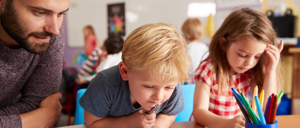 Mengenvorstellungen gewinnen, Farben erkennen, Deutsch lernen, Feinmotorik entwickeln und noch viel mehr – all das können Kinder vor der Einschulung in der Frühförderung.