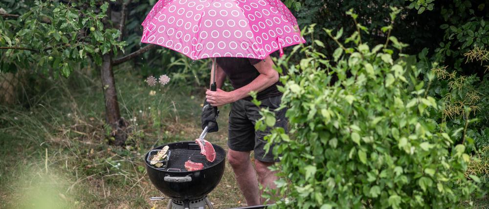 Grillen im Regen.