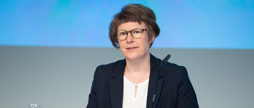 Professorin Veronika Grimm, Vorständin im Zentrum Wasserstoff Bayern, spricht bei einer Pressekonferenz zur bayerischen Wasserstoffstrategie.