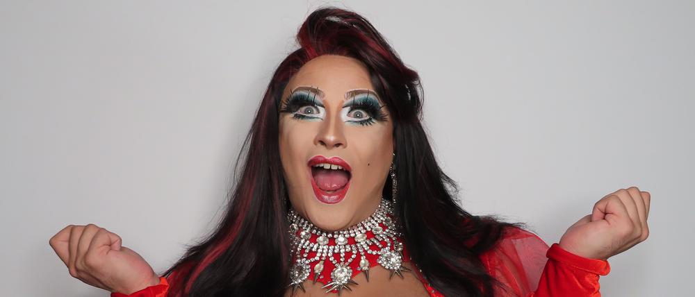 „Eine Dragqueen kann mehr Krach machen als ein Mathelehrer“: Thilo Stalbovs unterrichtet Kinder – und unterhält sie auf TikTok.