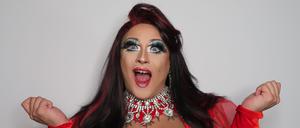 „Eine Dragqueen kann mehr Krach machen als ein Mathelehrer“: Thilo Stalbovs unterrichtet Kinder – und unterhält sie auf TikTok.