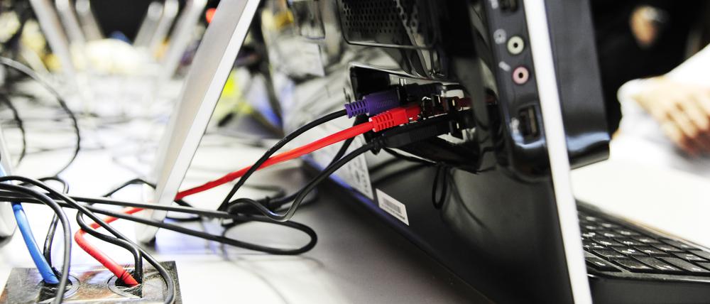 Vielen Forschenden ist nicht bewusst, wie viel klimaschädliche Emissionen die Wissenschaft produziert. Der Quantenphysiker Jens Eisert will das ändern.