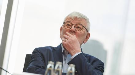 Ein nachdenklicher, aber inhaltlich entschiedener Joschka Fischer präsentierte sich der Enquete-Kommission Lehren aus Afghanistan. Fischer war von 1998 bis 2005 Außenminister. 