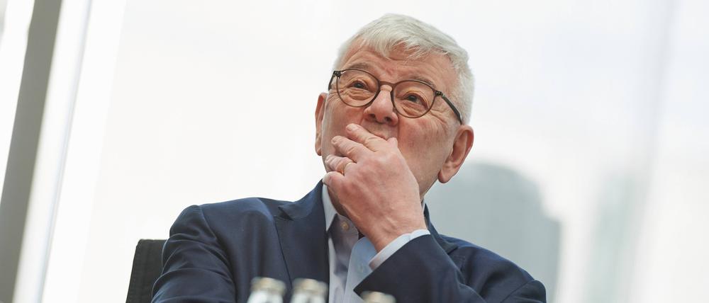 Ein nachdenklicher, aber inhaltlich entschiedener Joschka Fischer präsentierte sich der Enquete-Kommission Lehren aus Afghanistan. Fischer war von 1998 bis 2005 Außenminister.