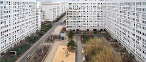 Die Siedlung „La Caravelle“ im Pariser Vorort Villeneuve-la-Garenne wurde inzwischen verschönert – trotzdem leben hier viele Menschen auf engstem Raum.