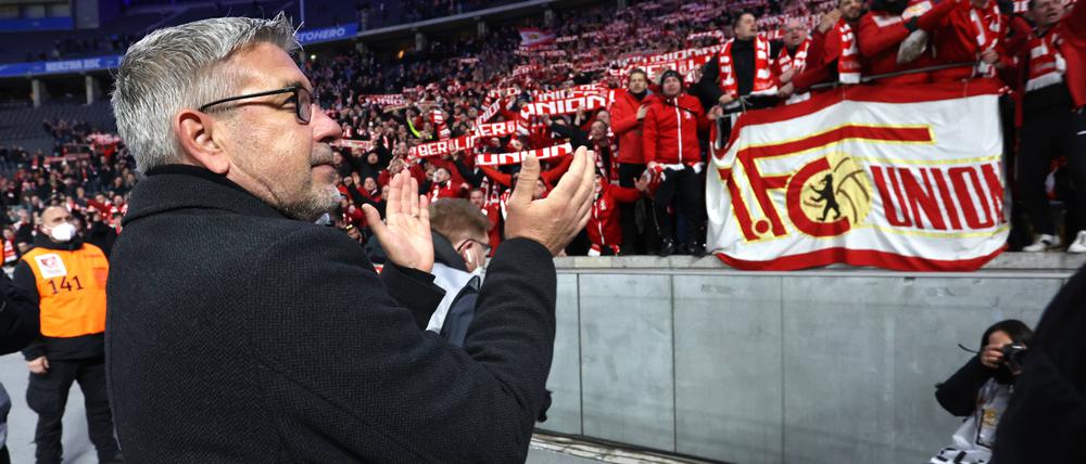 Das kennt er nach Siegen bei Hertha. Unions Trainer Urs Fischer im Olympiastadion.