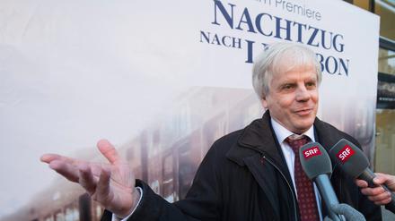 Der Schweizer Schriftsteller Peter Bieri alias Pascal Mercier im Jahr 2013 vor der Berner Filmpremiere „Nachtzug nach Lissabon“.