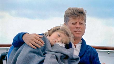 Präsident John F. Kennedy mit Tochter Caroline an Bord der „Honey Fitz“ 1963.