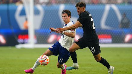 Brenden Aaronson (links) bei einem Auftritt mit dem US-Nationalteam.