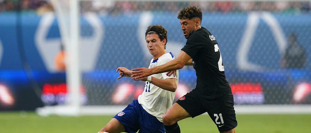Brenden Aaronson (links) bei einem Auftritt mit dem US-Nationalteam.