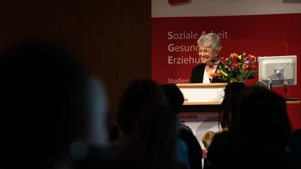 Adriane Feustel gründete im Jahr 2000 das Alice-Salomon-Archiv an der gleichnamigen Berliner Fachhochschule für Soziale Arbeit (ASH).