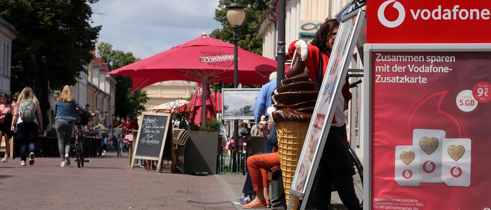 Reklame in der Brandenburger Straße: Eine neue Werbesatzung soll regeln, was erlaubt ist - und was nicht. 