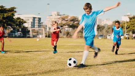 In den Ferien bieten viele Vereine Fußballcamps an. Hierfür braucht es viele freiwillige Helfer.