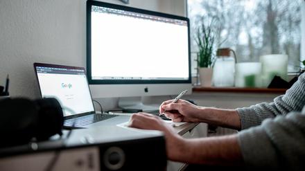 Im Vergleich zum privaten Umfeld (58 Prozent) komme Einsamkeit am Arbeitsplatz (38 Prozent) weniger vor, hieß es.