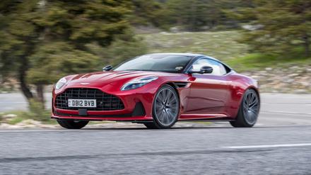 Klassischer Sportwagen mit viel PS und hohem Preis: Aston Martin fährt den DB12 vor.