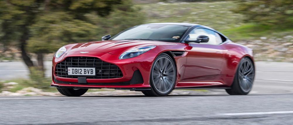 Klassischer Sportwagen mit viel PS und hohem Preis: Aston Martin fährt den DB12 vor.