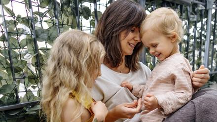 Zahlreiche Studien zeigen die negativen Auswirkungen des Ehegattensplittings, insbesondere auf die Erwerbsbeteiligung verheirateter Frauen.
