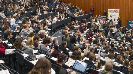 Für zusätzliche Studienplätze könnte kein Geld da sein, warnen die Hochschulen.