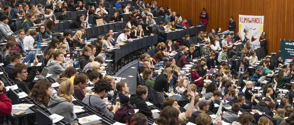 Für zusätzliche Studienplätze könnte kein Geld da sein, warnen die Hochschulen.