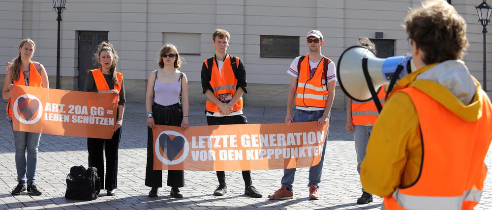 Die „Letzte Generation“ liegt im Clinch.