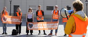Die „Letzte Generation“ liegt im Clinch.