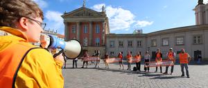 Protest der Letzten Generation auf dem Alten Markt in Potsdam.