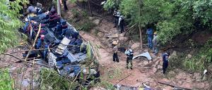 Bei den Toten handelt es sich nach Angaben der Staatsanwaltschaft um 15 Frauen, 13 Männer und ein Kind.