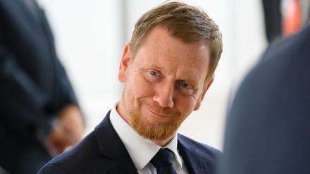Michael Kretschmer (CDU), Ministerpräsident von Sachsen, bei einer Sitzung des Sächsischen Landtages im Plenarsaal. 