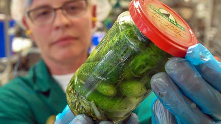 Wie geht es weiter mit der Spreewaldgurke? Betrieben machen gestiegene Produktionskosten zu schaffen. Sind die Verbraucher bereit, mehr für das regionale Produkt auszugeben? 