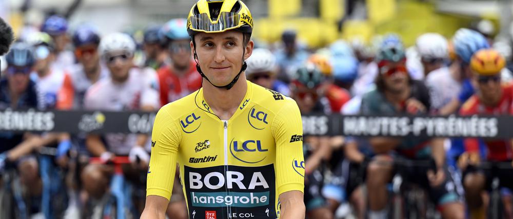 Bei der 6. Etappe am Donnerstag durfte Jai Hindley aus Australien vom Team Bora-hansgrohe im gelben Trikot des Gesamtführenden an den Start gehen.