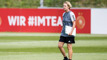 Bundestrainerin Martina Voss-Tecklenburg hat nun die Qual der Wahl. Nur 23 Spielerinnen des 28-köpfigen Aufgebots dürfen mit zur WM.