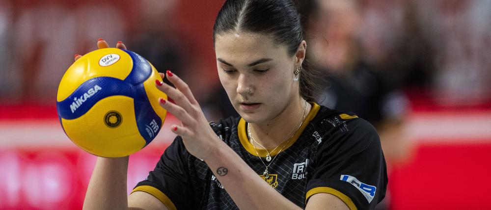 Nationalspielerin Anastasia Cekulaev bleibt dem SC Potsdam erhalten und nahm an der Nations League teil.