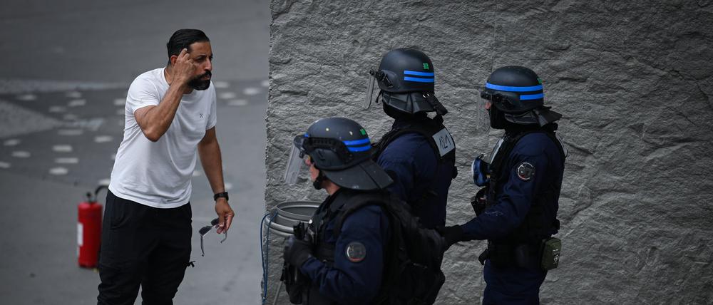 Am Rande eines Trauermarsches für den getöteten Nahel in Nanterre7