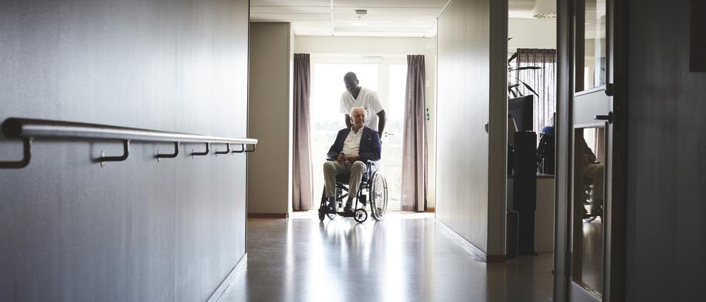 Ohne ausländische Pflegekräfte lässt sich die Versorgung langfristig nicht aufrechterhalten, sagen die Krankenhäuser.
