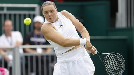 Jule Niemeier setzte sich gegen French-Open-Finalistin Karolina Muchova durch.