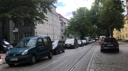 Stau in der Kastanienallee. 