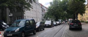 Stau in der Kastanienallee. 