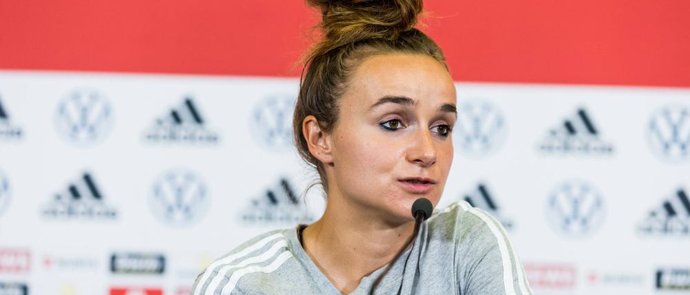 Lina Magull ist die Fragen zur Männer-Nationalmannschaft leid.