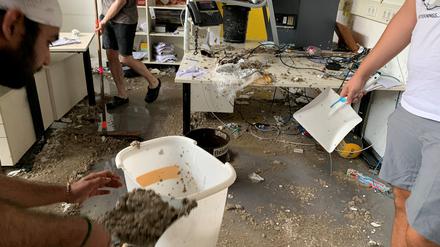 Wischen und Forschen: Exzellente Forschung ist in maroden Uni-Gebäuden, hier an der TU Berlin, kaum noch möglich.