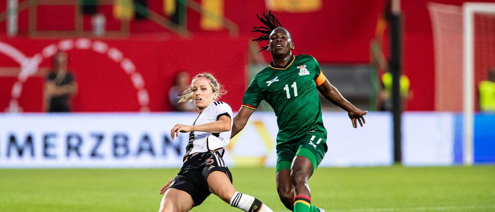 Sambias Barbra Banda sorgte für die Führung ihres Teams und war für die deutschen Spielerinnen insgesamt kaum zu stoppen im letzten Testspiel vor der WM.