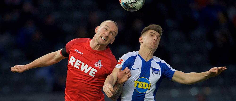 Toni Leistner (links, im Trikot des 1. FC Köln) ist jetzt eine Kollege von Krzysztof Piatek.