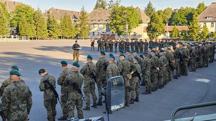 Marschbefehl: Polnische Soldaten der 12. und 17. Mechanisierten Brigade sammeln sich vor ihrem Weg an die Grenze zu Belarus. 