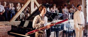 Der Fagottist Theo Plath und der Pianist Aris Alexander Blettenberg beim Festival "Fliessen" im Spreewald am 8. Juli 2023