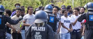 Im Zusammenhang mit dem umstrittenen Eritrea-Festival in Gießen hat die Polizei am Samstag Schlagstöcke und Pfefferspray eingesetzt.