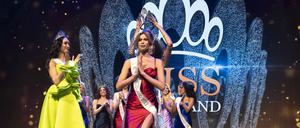 Rikkie Kolle (M) wird zur «Miss Nederland 2023» gekrönt. 